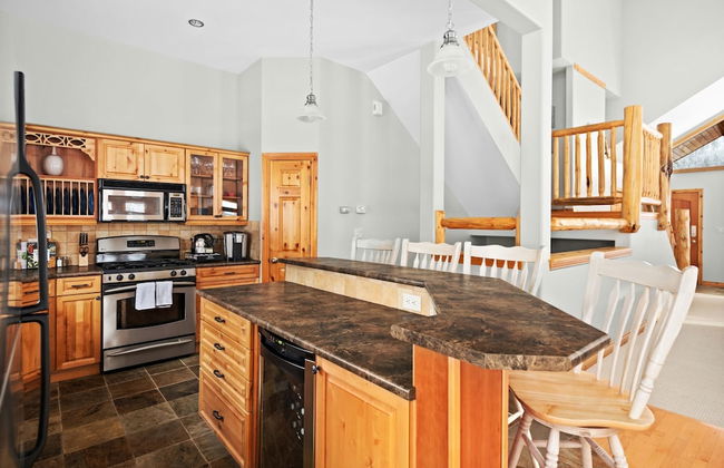 MODERN 4,500 sqft Ski Chalet: 5 Br + 6 Ba | Pool Table | Pool + PRIVATE Hot Tub - Photo 17