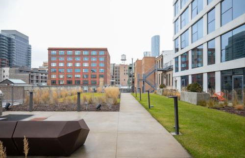 W Loop 2BR w Gym Pool in heart of Greektown CHI-561 - Foto 25