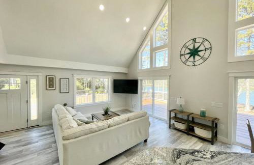 Luxury Waterfront Retreat with Hot Tub Near Acadia - Foto 16