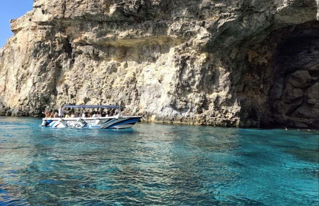 Paseo en barco al atardecer por Comino y la Laguna Azul - Foto 4