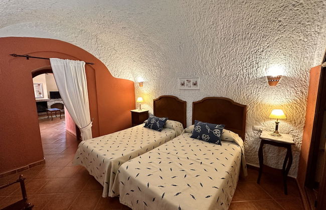 Cuevas la Granja - Foto 35