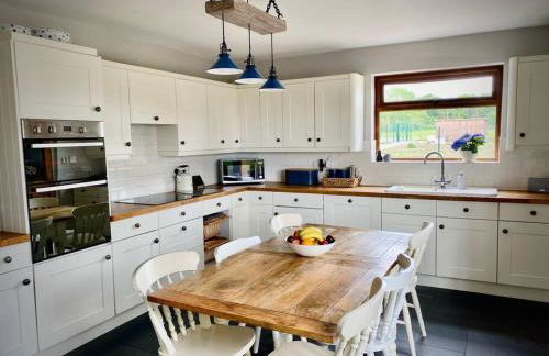 Cosy 3-bedroom home with garden and log burner. - Foto 7