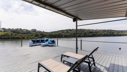 Lakefront Paradise With Firepit - Photo 2