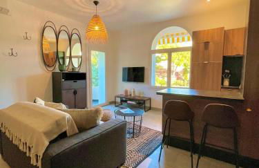 AU BORD DE L'EAU Studio climatisé avec Terrasse et vue mer à 40m de la plage - Foto 5