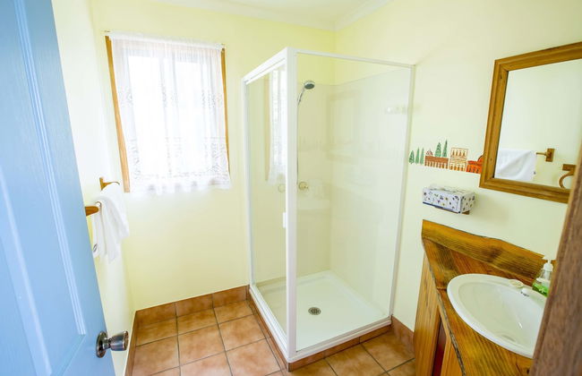 Wisteria Cottage and Cabins - Photo 28