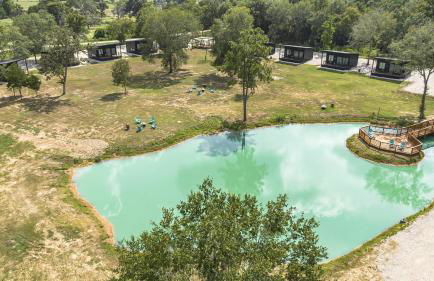 Tranquil Tiny Home Resort with Heated Pool & Goats near Houston, Hempstead Texas - Foto 33