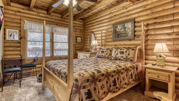 Er92 - Virginia's Villa - Great Location! Close To All The Action! 5 Bedroom Cabin by RedAwning - Foto 2, Habitación