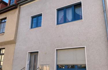 Erdgeschoss-Wohnung mit 2 Schlafzimmern, Balkon und Parkplatz - Foto 16