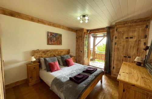 Chalet Le Doux Si, Large Self-Contained Apartment, 2km from Doucy-Combelouvière and close to Valmorel - Foto 10
