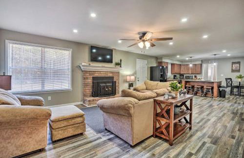 Moncks Corner Home with Yard Near Lake Moultrie - Foto 3