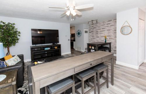 Modern Condo Central Huron Boat Basin Area - Foto 27