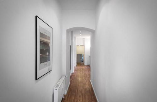 Sonnig & Helle Wohnung Alexanderplatz in 15min zu erreichen, Herthastraße sehr schön und groß für Gruppen geeignet - Photo 9