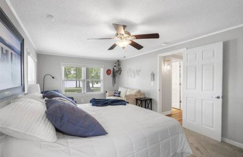 Ultimate Family Fun Lakehouse with pool and dock - Foto 17