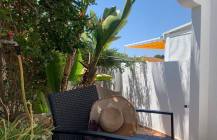 Beachfront Villa - Photo 2