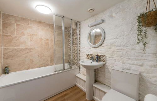 Snug Cotswolds Farm Cottage - The Henloft - Foto 10