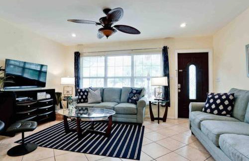 Great shape after Milton -Gorgeous Pool! - os - Photo 9