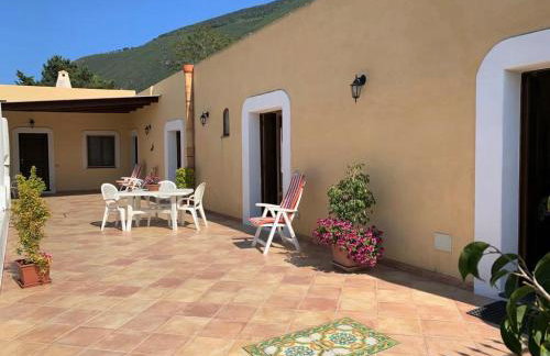 Casa Il Girasole, panoramica e a pochi passi dal centro di Malfa - Foto 9