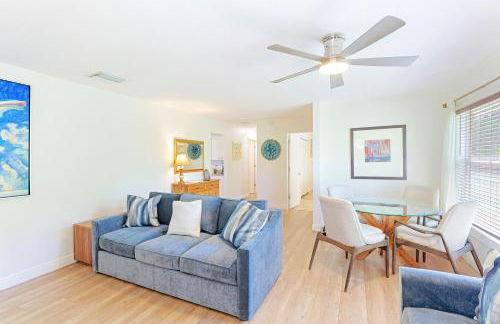 Newly remodeled 8-steps to sand path of Beach! Unit A - Foto 8