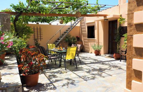 Traditional Cretan Villa - Photo 1