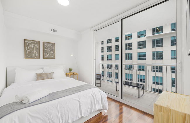 Sky High 31st Floor Condo W Parking - Foto 15