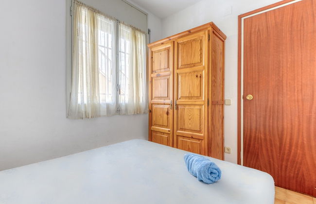 Apartment in Rosas Near Platja de Sta Margarida - Photo 4