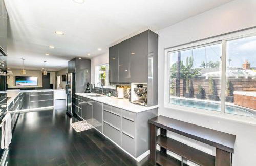 Luxury 3BR with Cabana Oasis Pool & Style - Foto 17