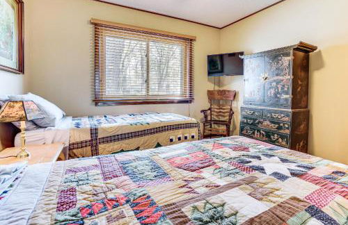 Love Lake Retreat with Hot Tub in New Richmond! - Foto 14