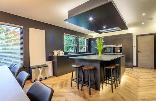 FAMILY FRIENDLY, HOT TUB, Fire Pit, Spacious & Modern - Foto 3