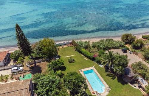 Beachfront- Private pool and design - Foto 39