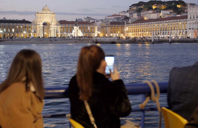 Paseo en barco con espectáculo de fado - Foto 4