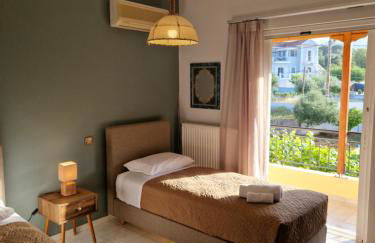 K for Karavomilos - Photo 15