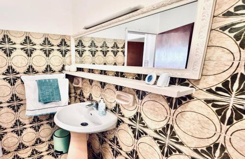 Spacious Stone Villa with Sea Views - Foto 32