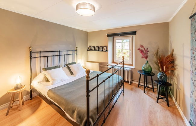 Beautiful Group House With Large Garden - Photo 15