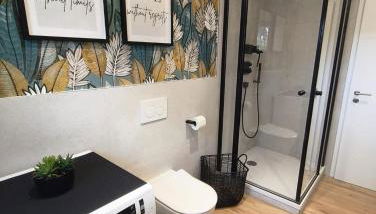 FeWo "Waldblick" und "Gartenblick" mit Pool und Kinderspielplatz - Foto 3, Shower