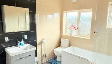 Luxury House in Ilford 21 minute Train journey from Central London - Foto 3