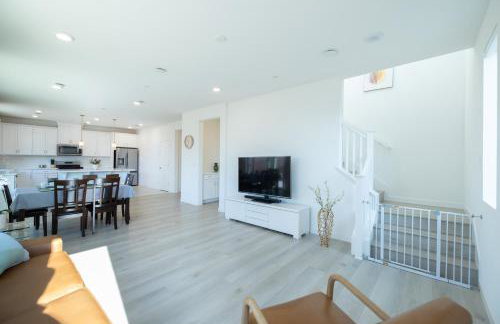 Modern Charming 4BR Home, Family Friendly, Office Space, Fast WiFi, Free Parking - Foto 23