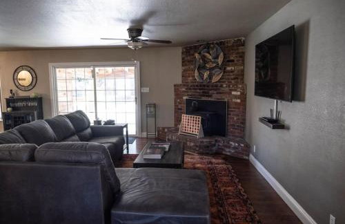 Pool! Quite, Private, remodeled home on the hill - Foto 3