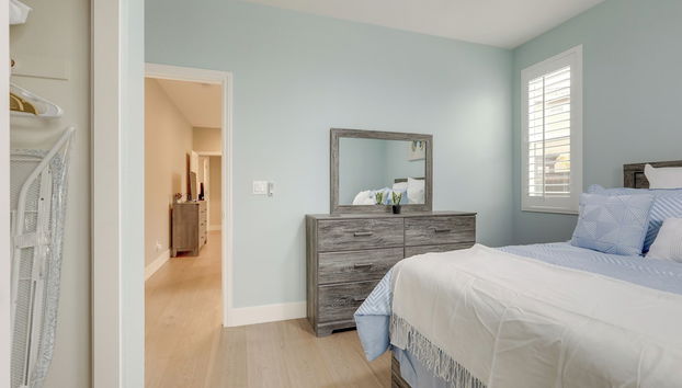 Luxe Roseville Home w/ Pool & Hot Tub - Photo 4