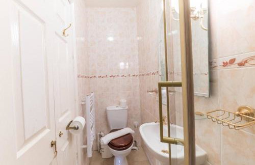 Georgian home with hot tub - Foto 23