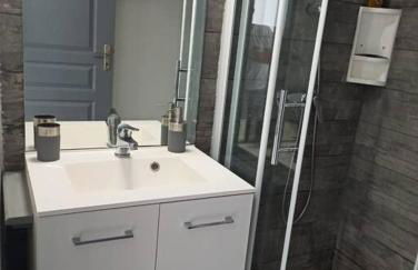 Superbe Appt avec cour et parking gratuit à 5min de la cité médiévale - Foto 9