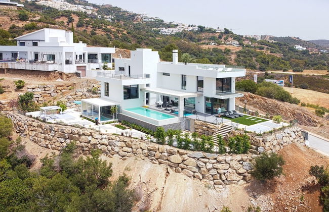 Villa in Marbella With Private Heated Pool - Photo 12