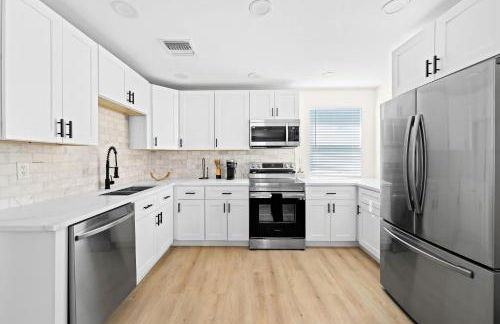 Recently Remodeled Mins from beach+Putting Green - Photo 34