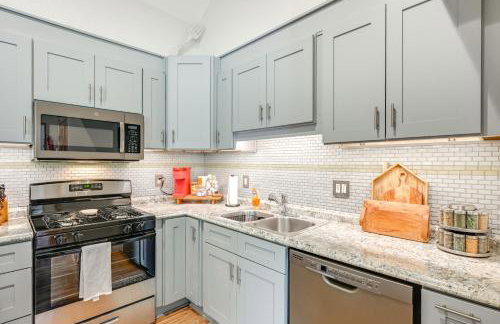 Private Hot Tub, Deck! Group Getaway in Friendship - Foto 9