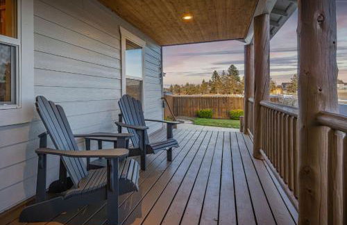 Modern Lodge with a Jacuzzi Tub - Photo 14