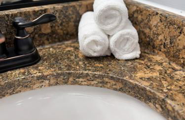 Retreat 4BR Sleeps 10 plus, 8mi LakePoint, Red Top - Foto 25