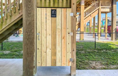 Walk to Crystal Beach Chic Family Retreat with Deck - Foto 32