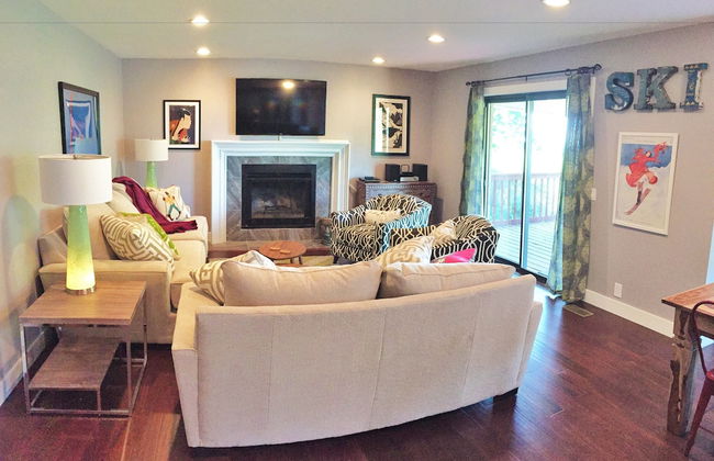 Exquisite 7-BR Home by the Mountains - Photo 12