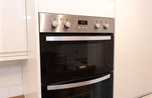 4 Bedroom Family Home In South East London - Photo 28