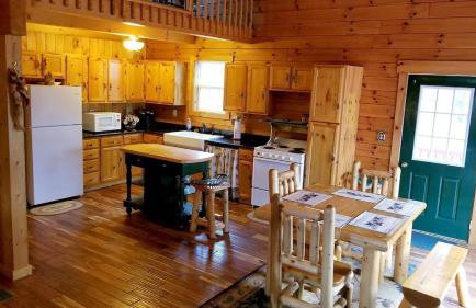 Breath of Heaven Cabin- Hot Tub, Deck, Pond, PETS - Foto 15