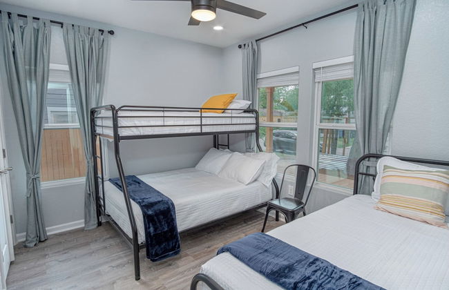 Newly Remodeled 4BR 2BA Near Amazing Downtown - Photo 2